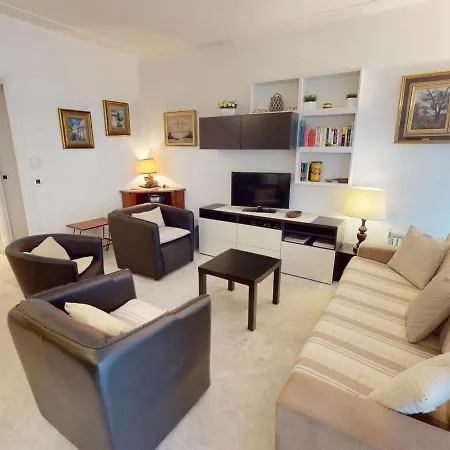 Apartment Grand 2 Pieces Climatise Avec Terrasse Et Garage Prive Pres De La - Fr-1-196-311 Menton