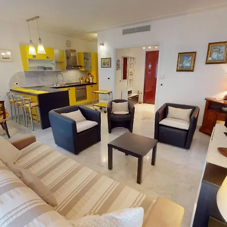 Apartment Grand 2 Pieces Climatise Avec Terrasse Et Garage Prive Pres De La - Fr-1-196-311 Menton